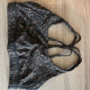 Lululemon sports bra size 6